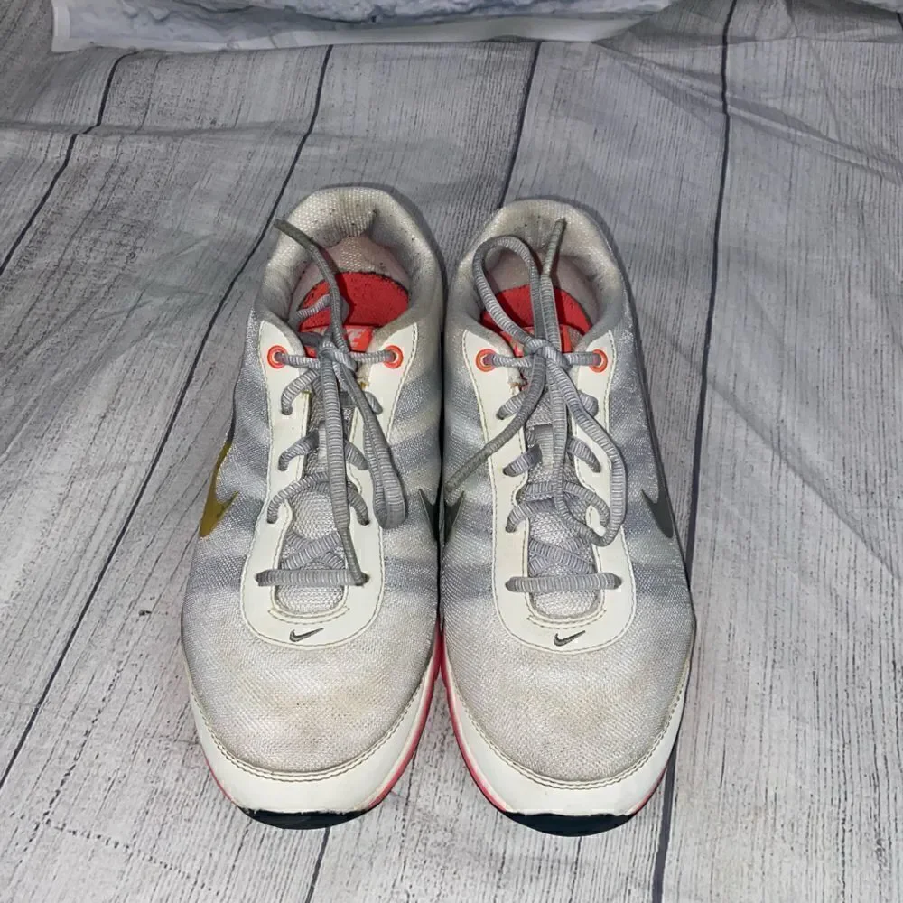 Nike womens training total core shoes white w/silver accents & pink soles sz 7 - Picture 7 of 8